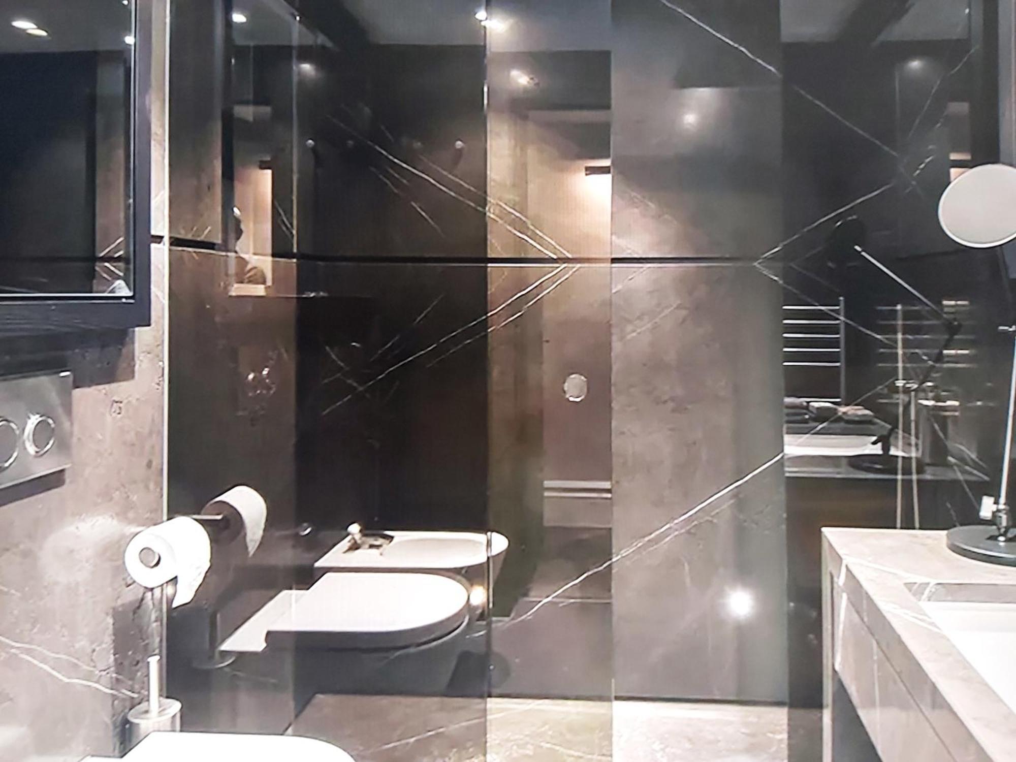 Modern With An Enviable Address Appartement *